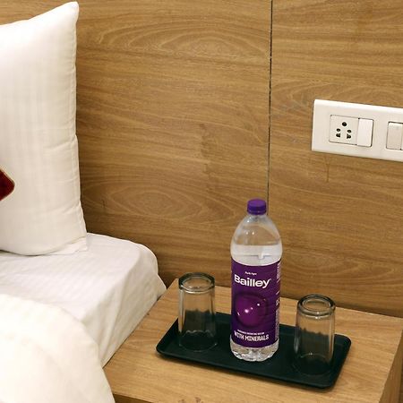Hotel Lemon Suites & Banquet Noida Sector 62 외부 사진