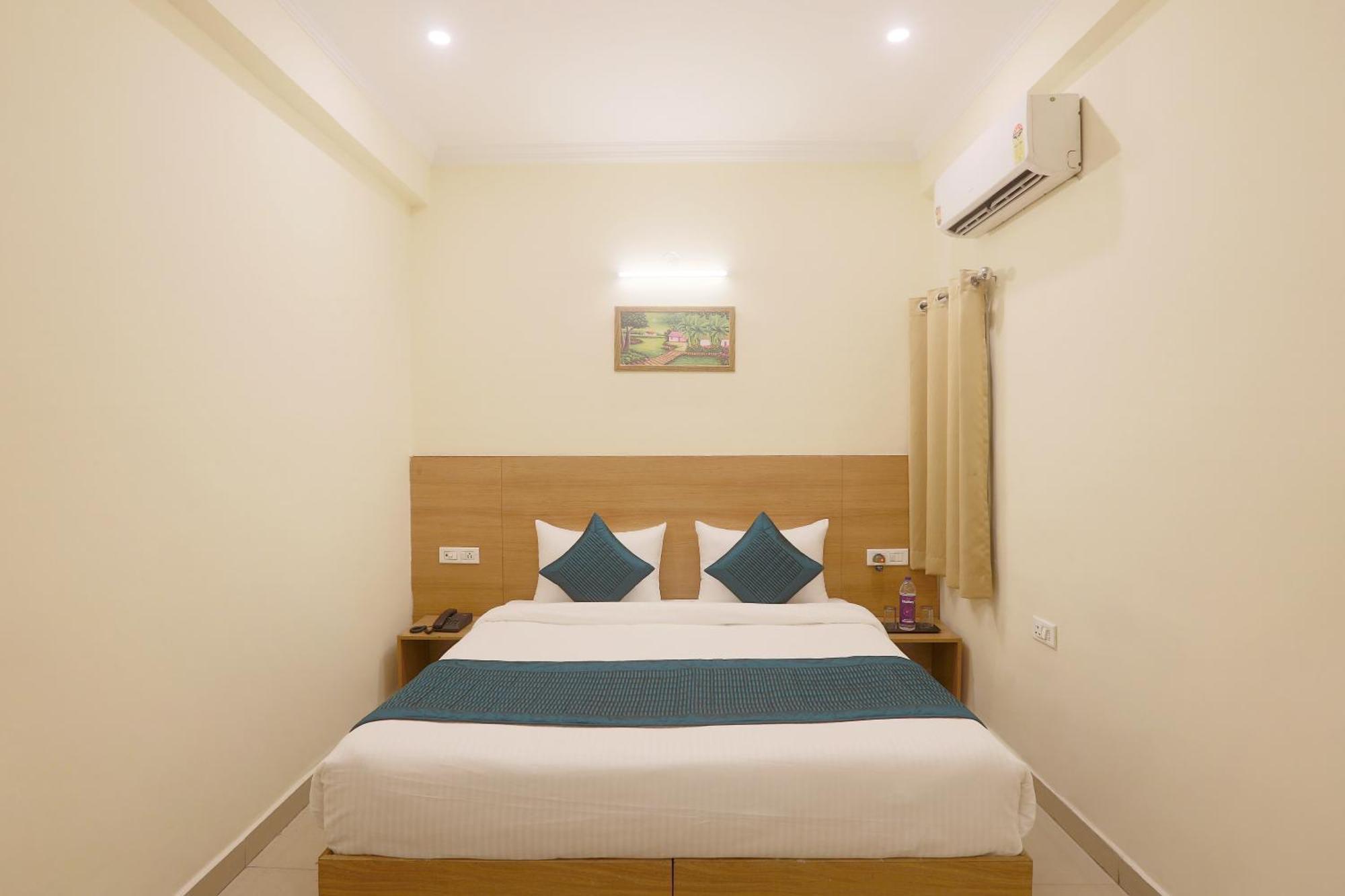 Hotel Lemon Suites & Banquet Noida Sector 62 외부 사진