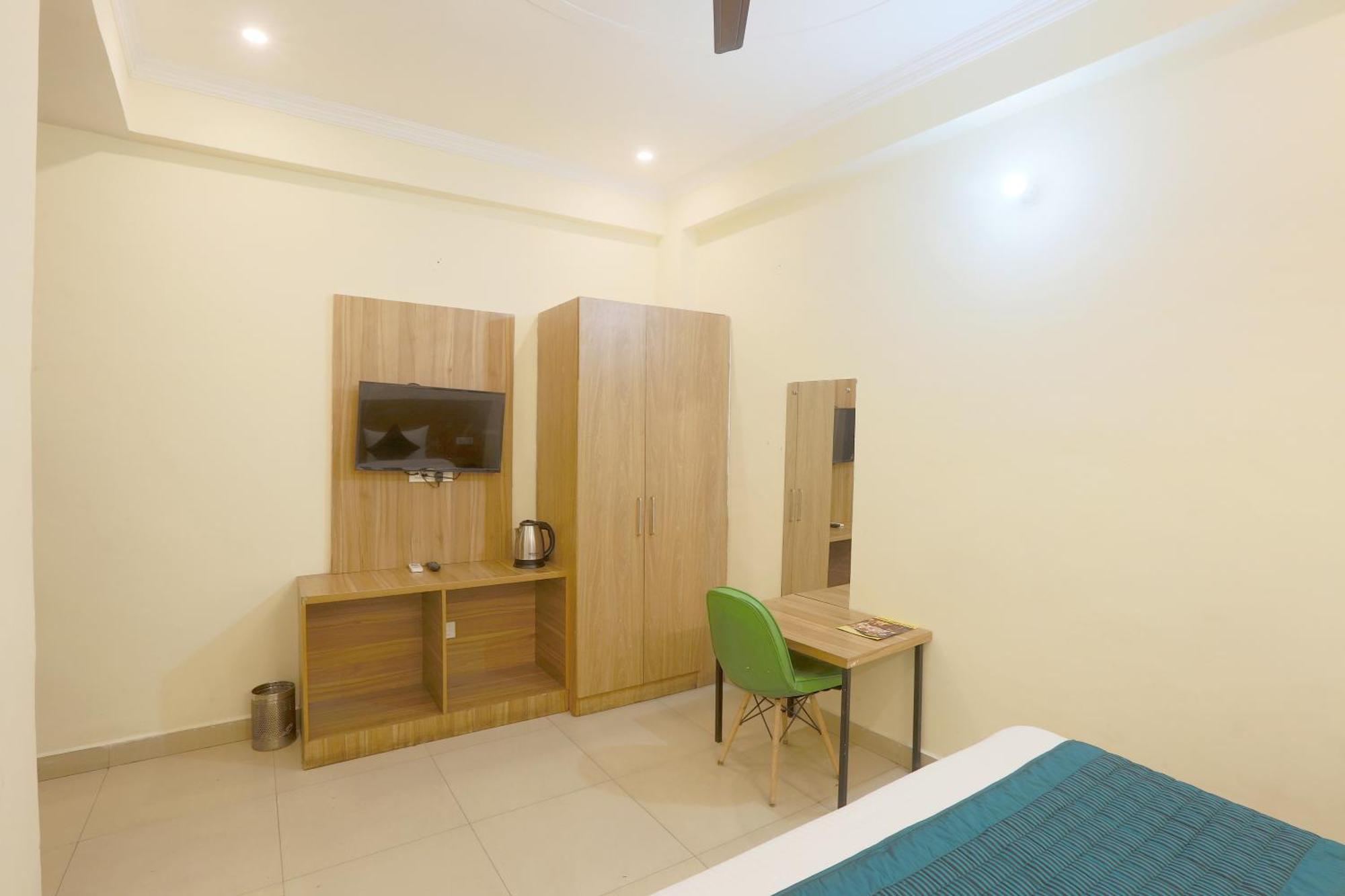 Hotel Lemon Suites & Banquet Noida Sector 62 외부 사진