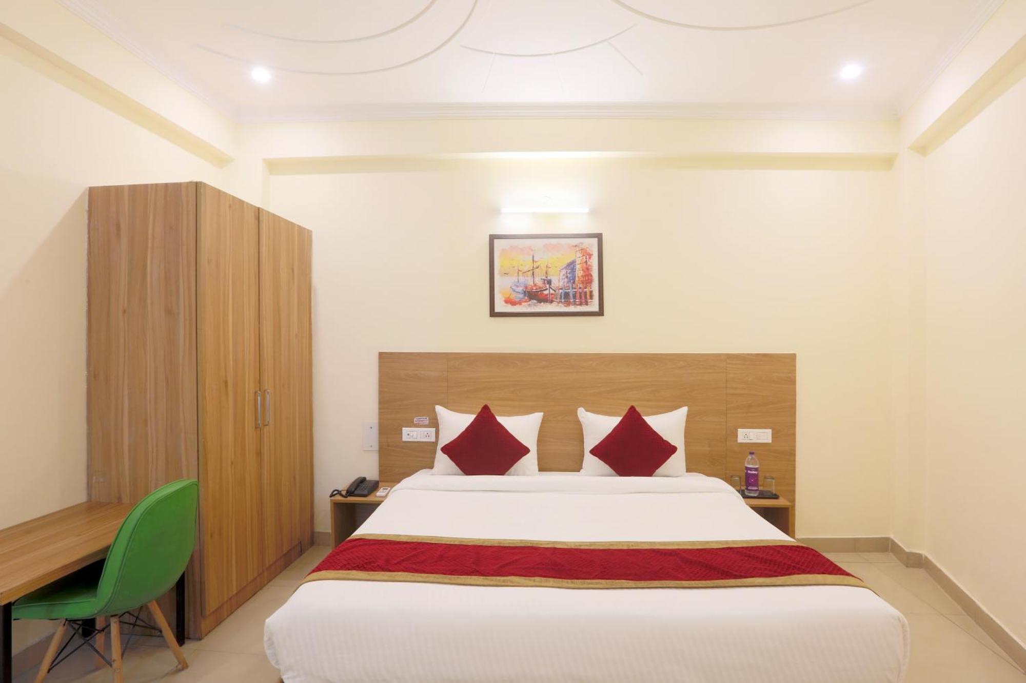 Hotel Lemon Suites & Banquet Noida Sector 62 외부 사진
