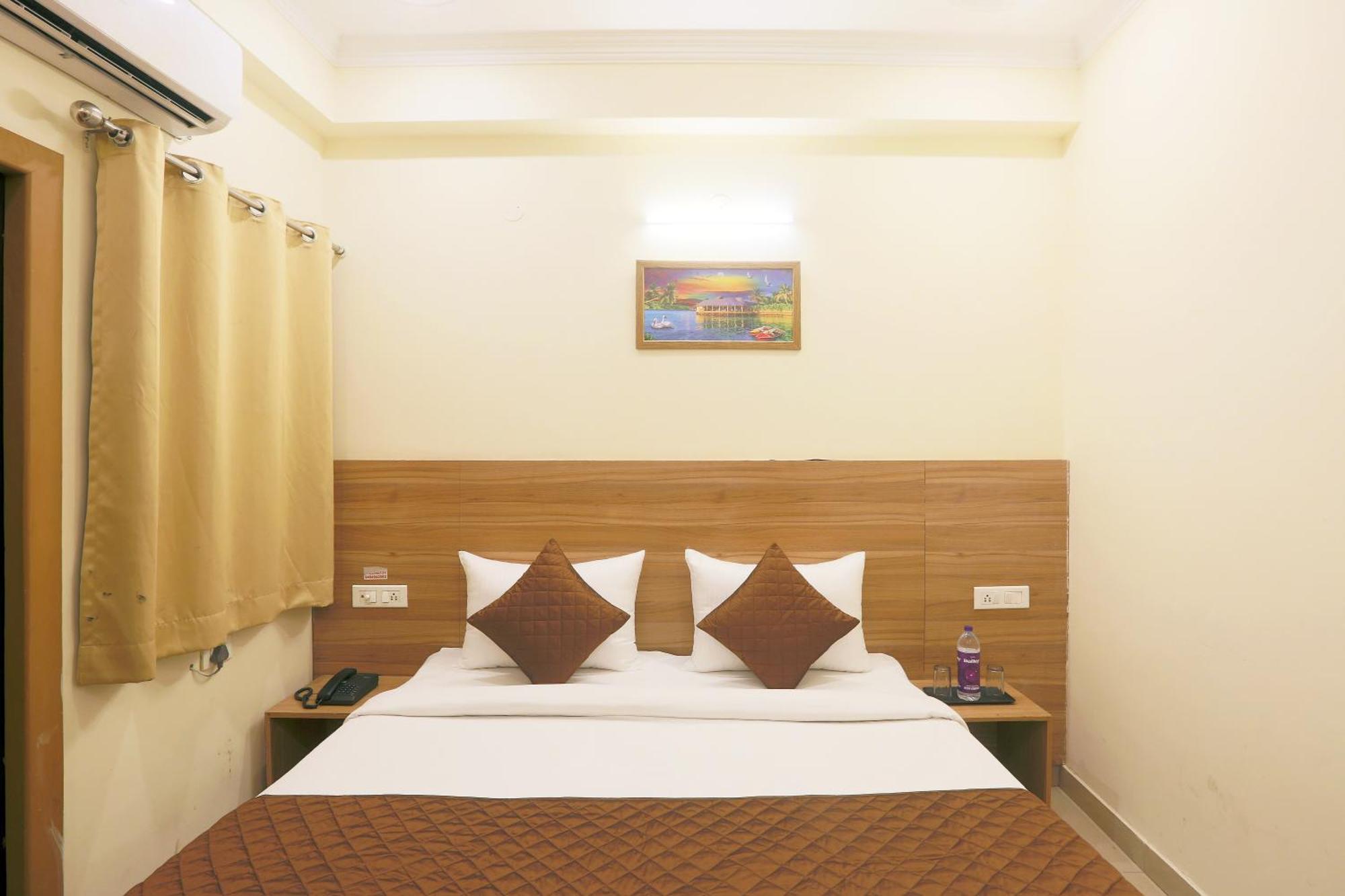 Hotel Lemon Suites & Banquet Noida Sector 62 외부 사진
