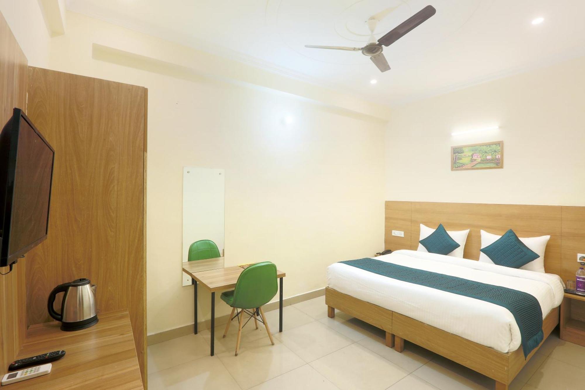 Hotel Lemon Suites & Banquet Noida Sector 62 외부 사진
