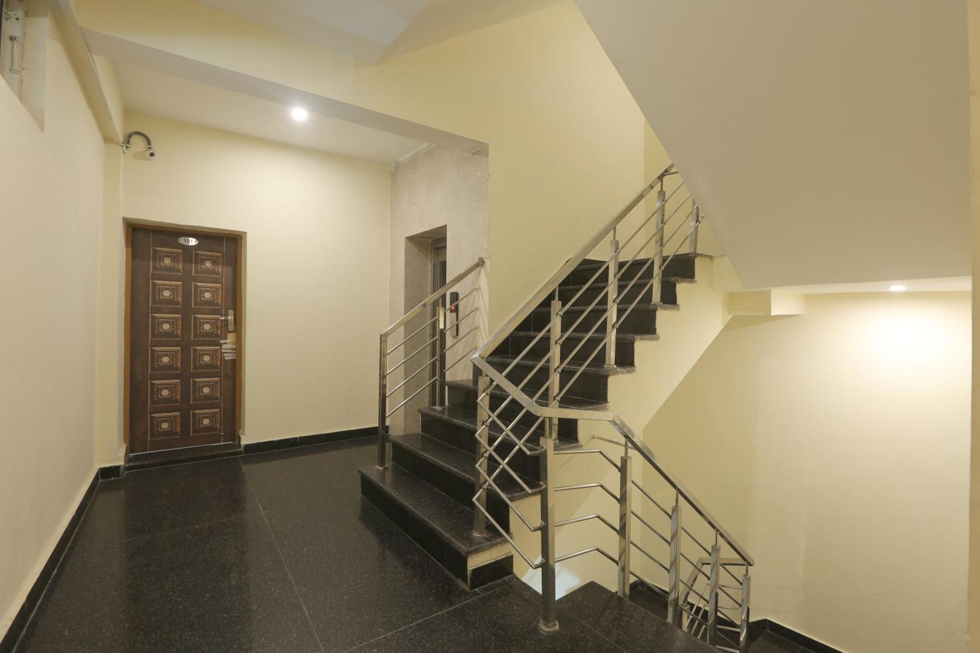 Hotel Lemon Suites & Banquet Noida Sector 62 외부 사진