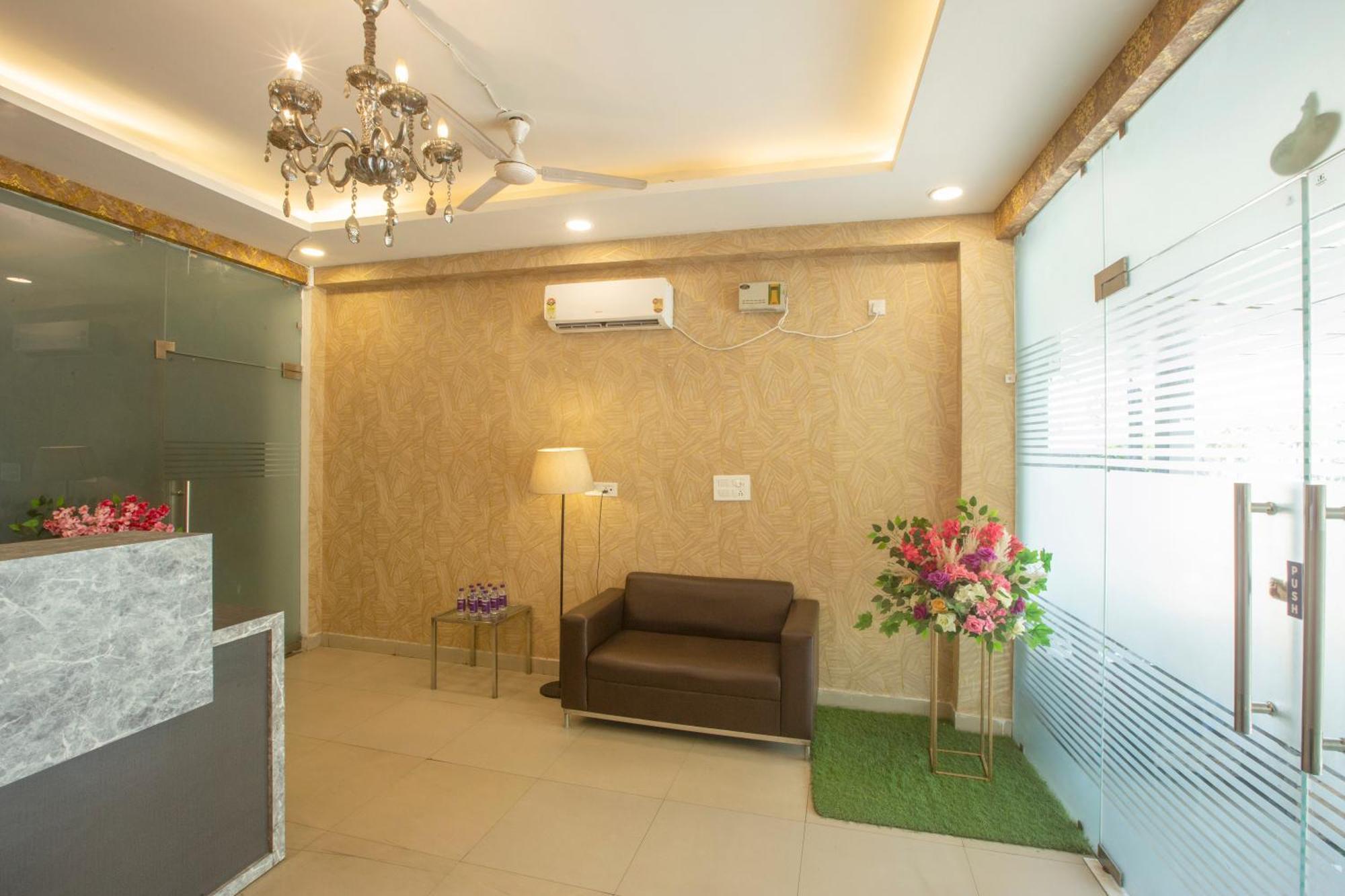 Hotel Lemon Suites & Banquet Noida Sector 62 외부 사진