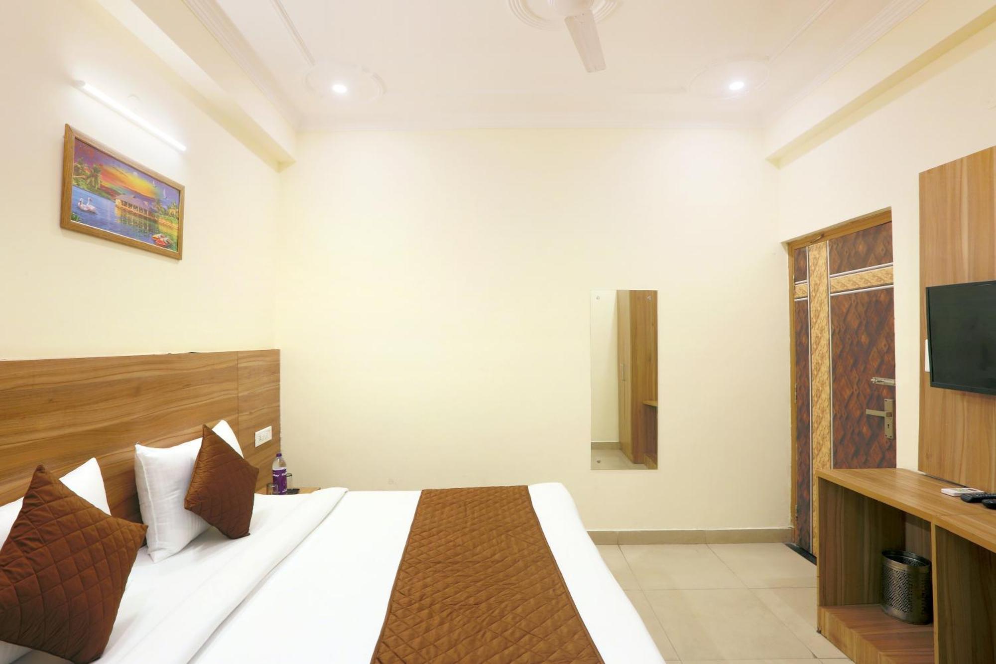 Hotel Lemon Suites & Banquet Noida Sector 62 외부 사진