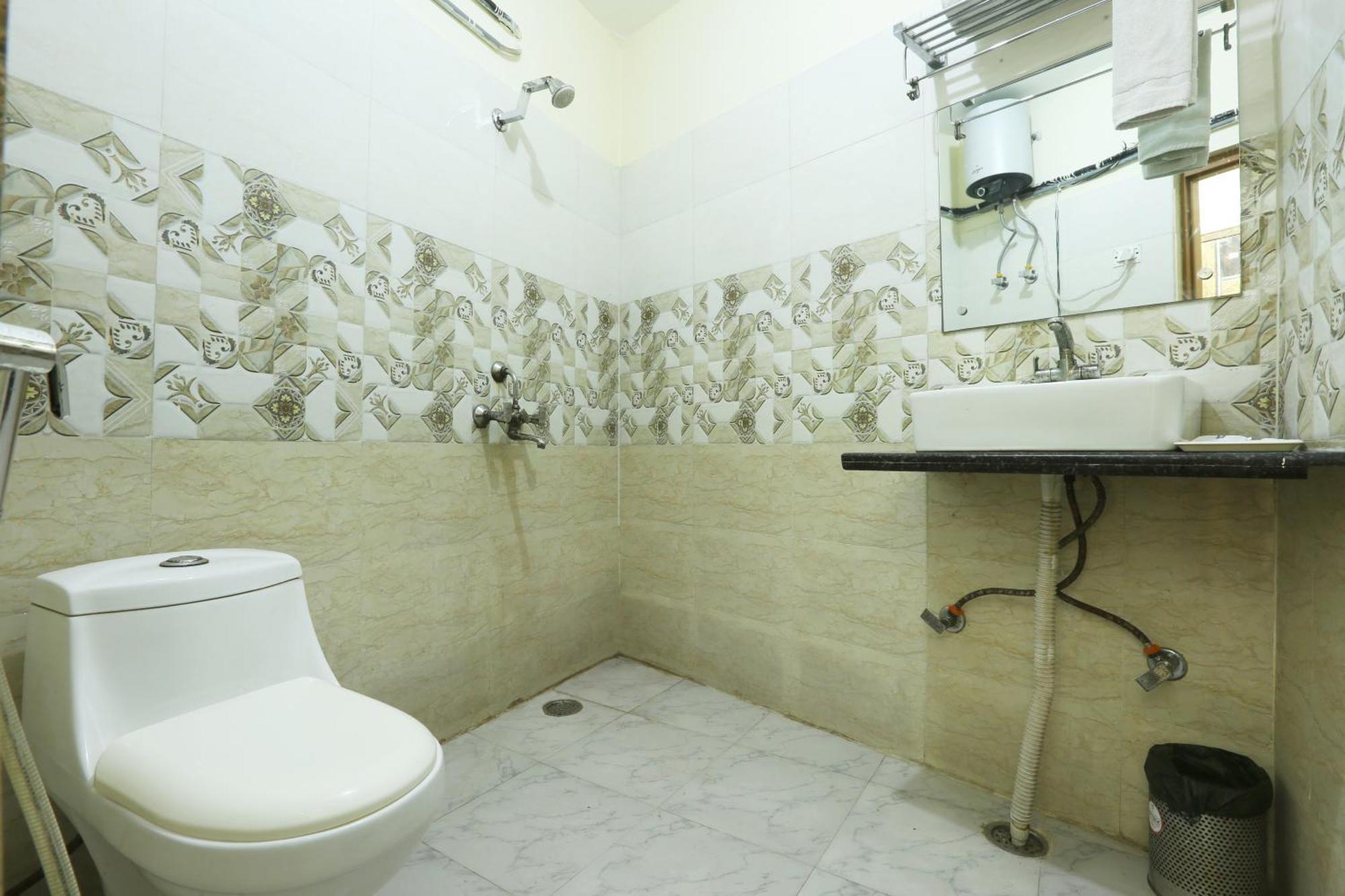 Hotel Lemon Suites & Banquet Noida Sector 62 외부 사진