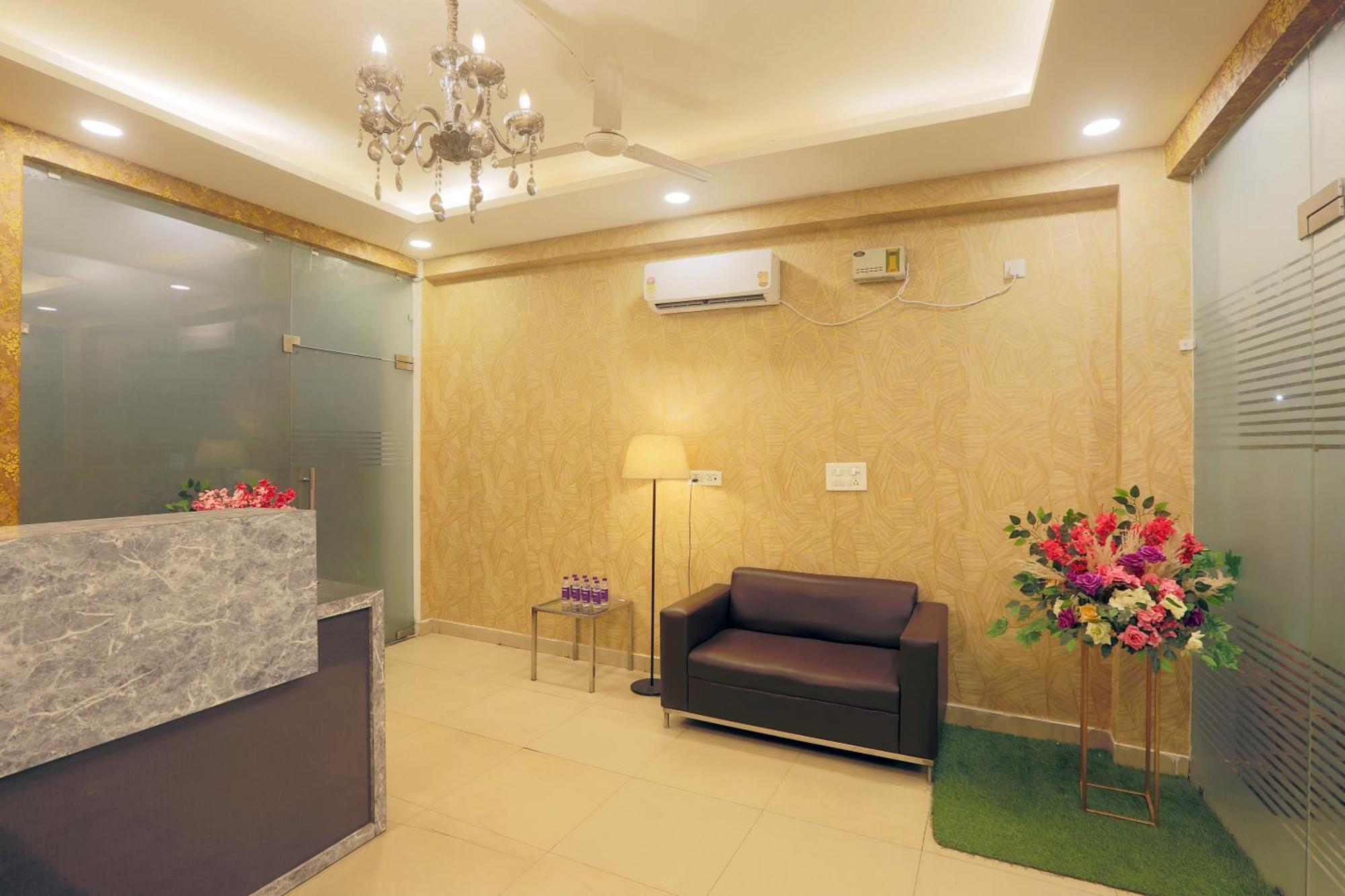 Hotel Lemon Suites & Banquet Noida Sector 62 외부 사진