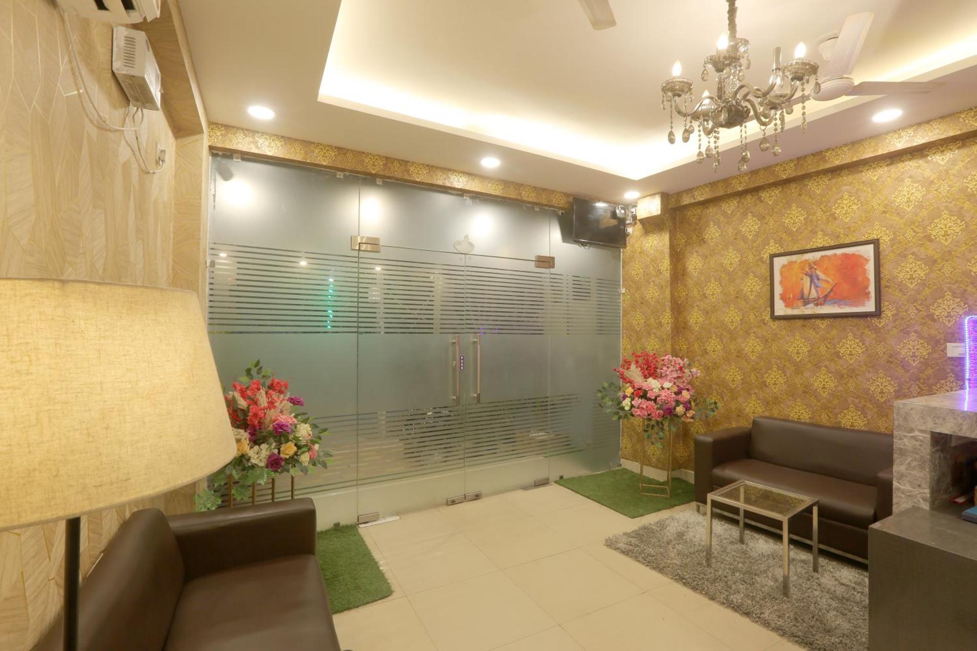 Hotel Lemon Suites & Banquet Noida Sector 62 외부 사진
