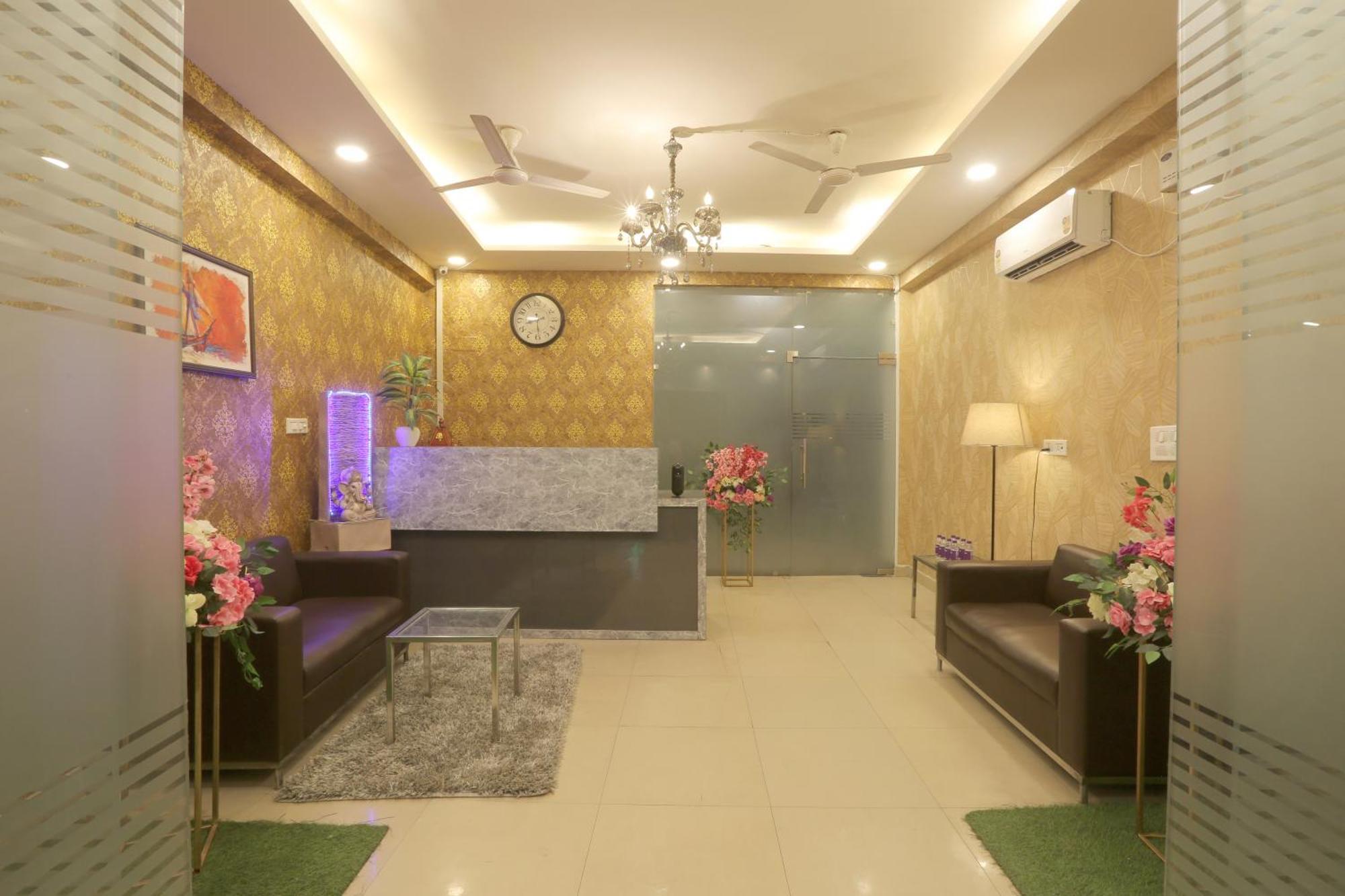 Hotel Lemon Suites & Banquet Noida Sector 62 외부 사진