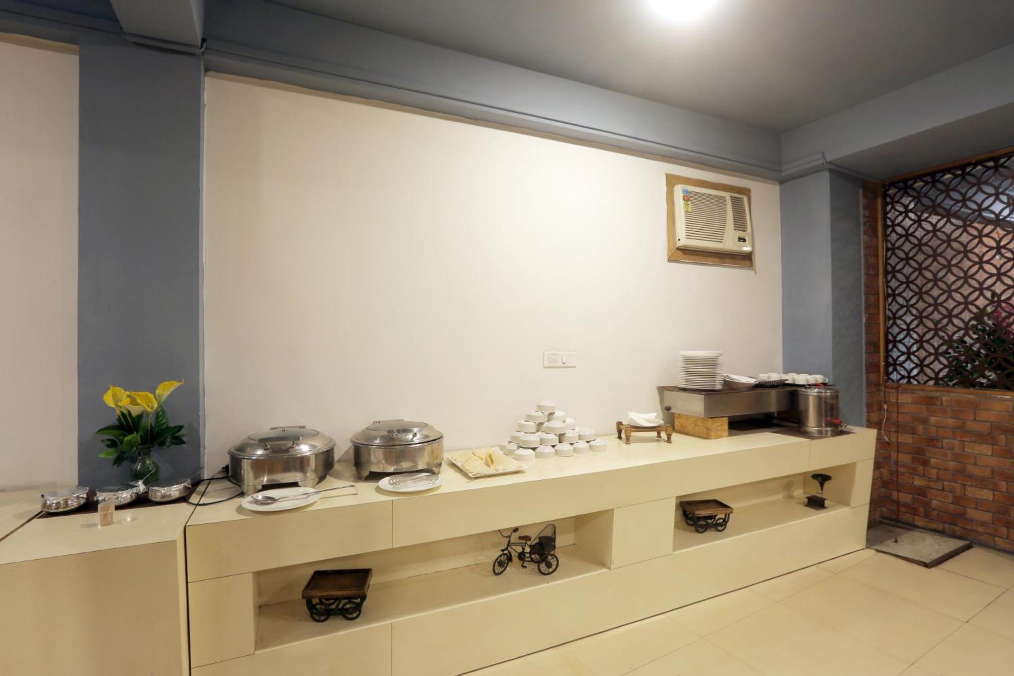 Hotel Lemon Suites & Banquet Noida Sector 62 외부 사진