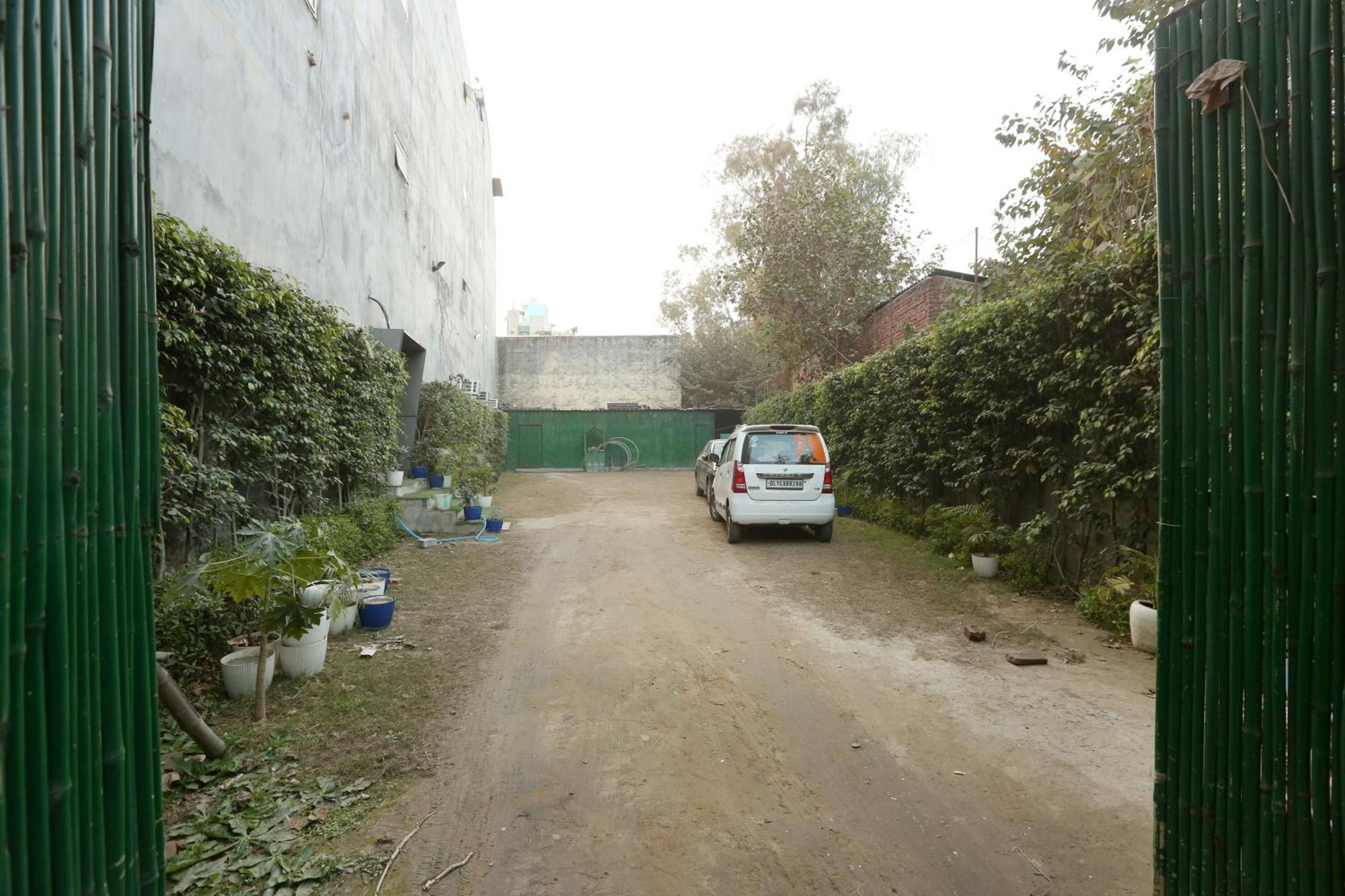 Hotel Lemon Suites & Banquet Noida Sector 62 외부 사진